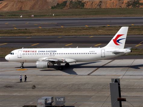 china eastern airlines opiniones|Un Boeing 737 con 132 pasajeros se estrella en China .